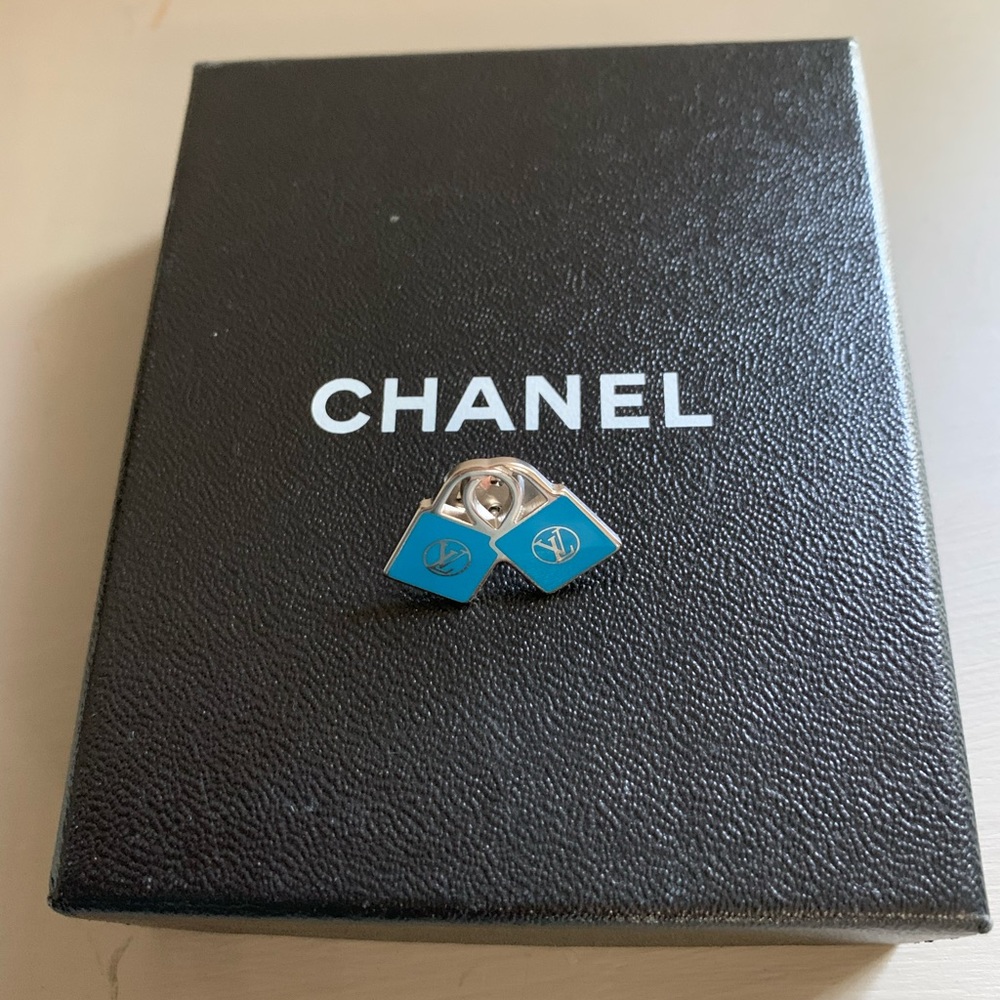 Louis Vuitton pin ❤️